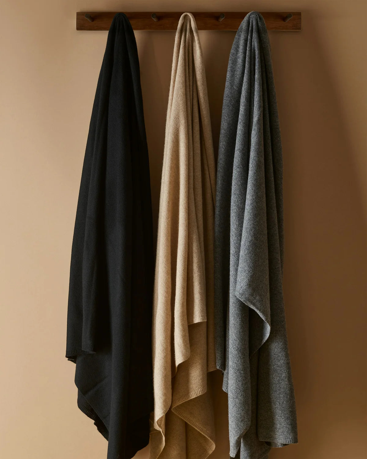 Classic Women's Cashmere Wrap - Black